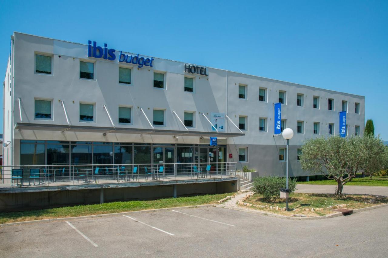 Ibis Budget Pertuis Portes Du Luberon Bagian luar foto