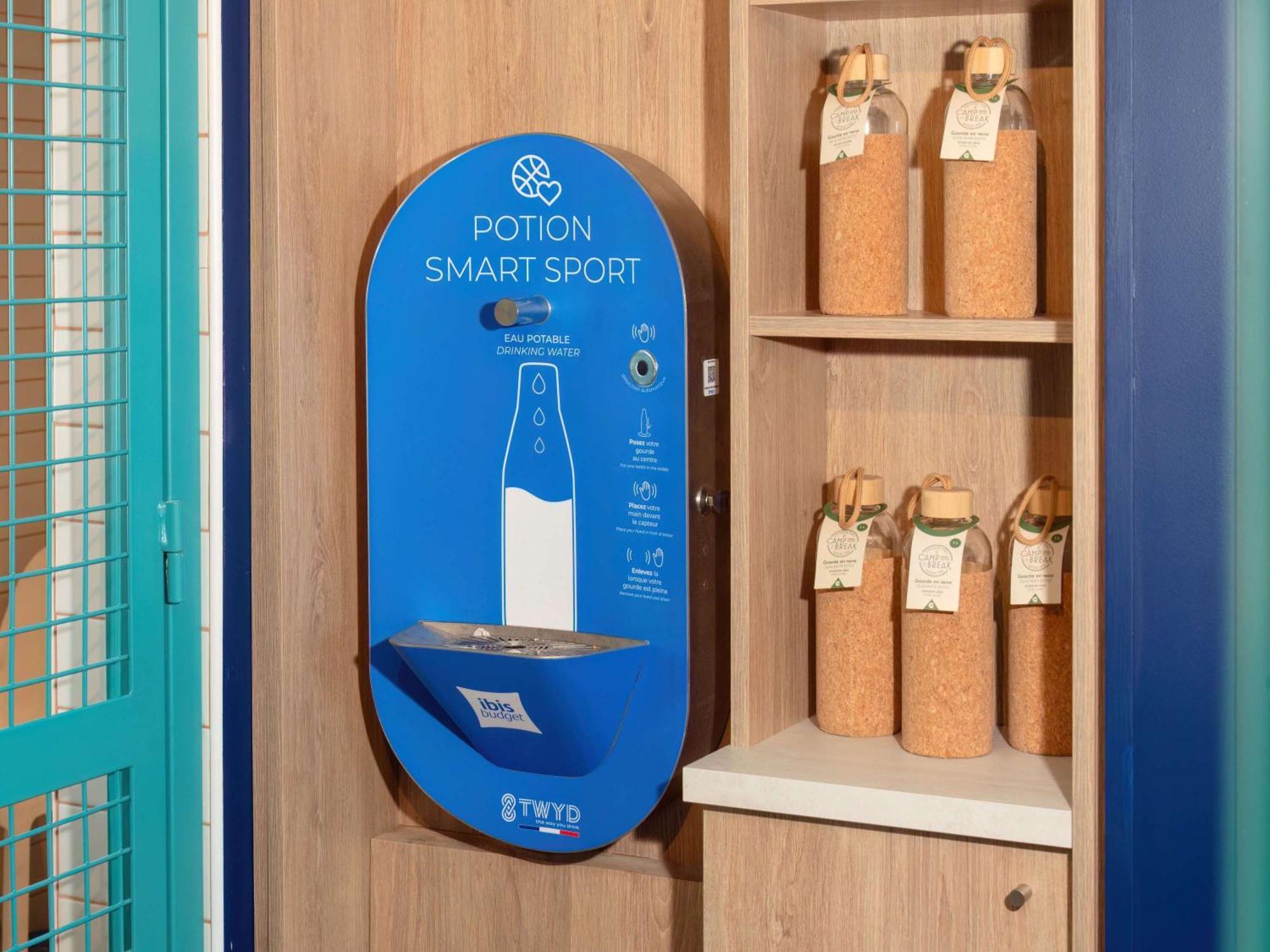 Ibis Budget Pertuis Portes Du Luberon Bagian luar foto