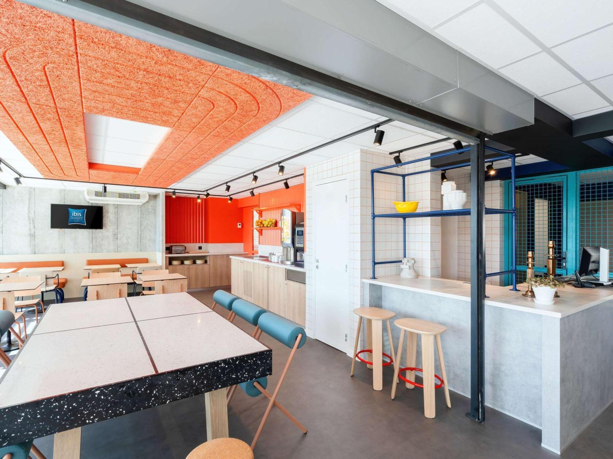 Ibis Budget Pertuis Portes Du Luberon Bagian luar foto