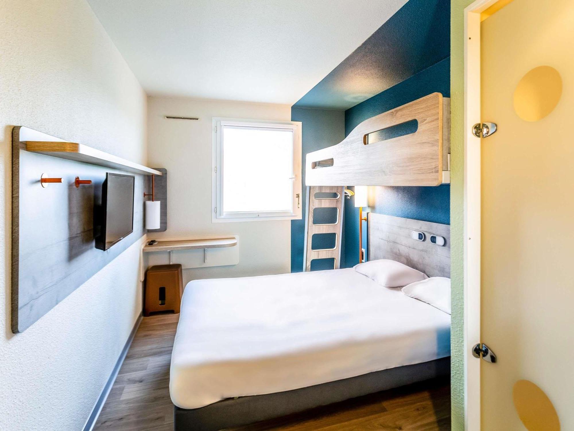 Ibis Budget Pertuis Portes Du Luberon Bagian luar foto