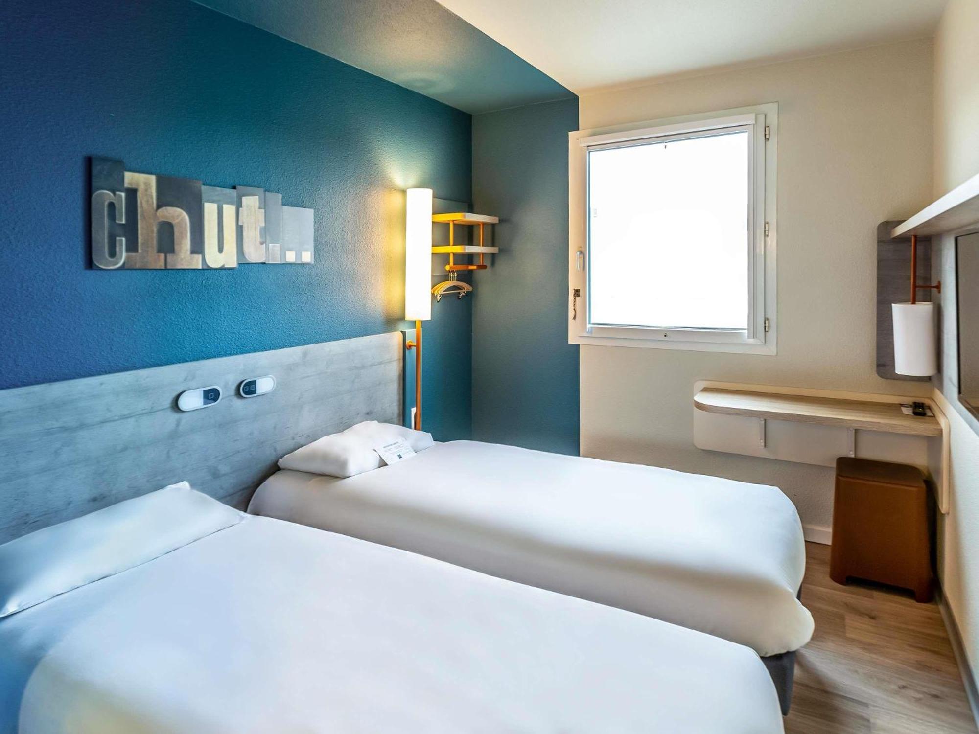 Ibis Budget Pertuis Portes Du Luberon Bagian luar foto
