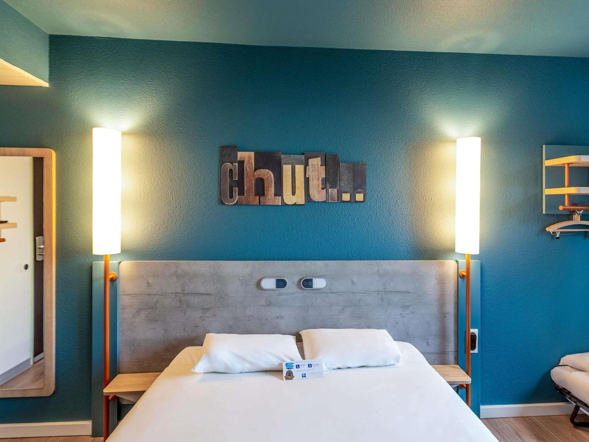 Ibis Budget Pertuis Portes Du Luberon Bagian luar foto